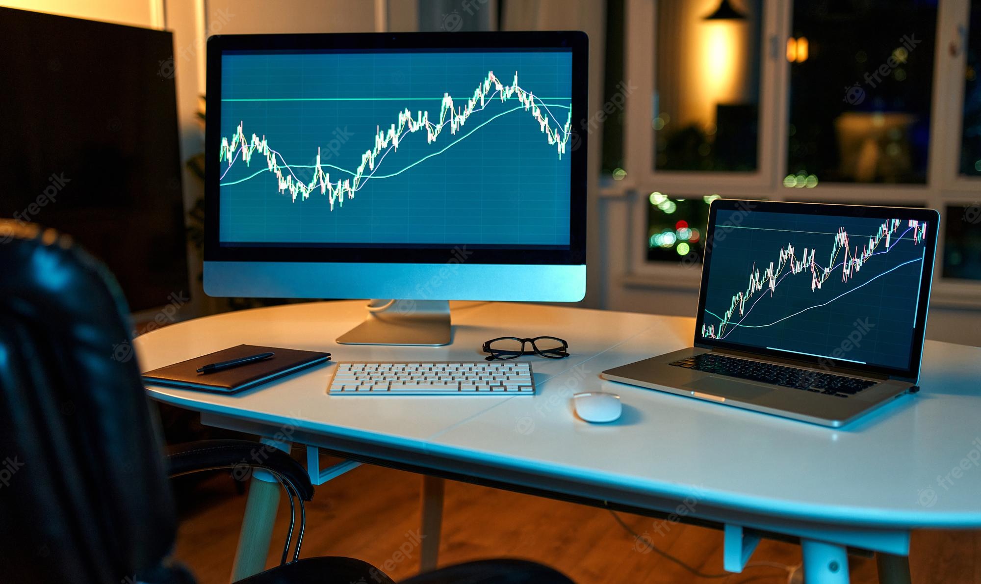 Stock Trading Monitors in 2022-23